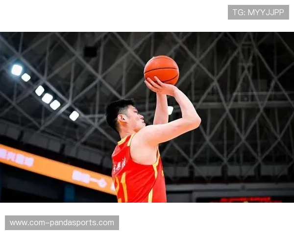 胡金秋挡拆顺下时机精准，近筐手感柔和成高效终结点